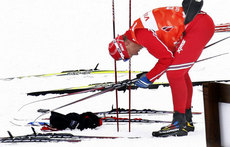 Egil Kristiansen studerer skisålen.