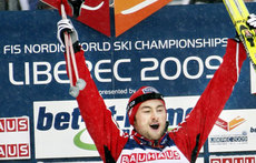 Petter Northug har tatt to gull så langt i VM, blir det nytt gull i dag? Foto: Geir Olsen Petter Northug har tatt to gull så langt i VM, blir det nytt gull i dag?