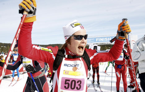Hilde Gjermundshaug Pedersen jubler for seier i Birkebeinerrennet. Foto: Birkebeinerrennet Hilde Gjermundshaug Pedersen jubler for seier i Birkebeinerrennet.