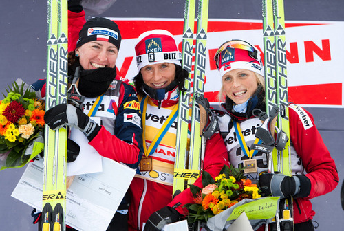 11.12.2010, Davos, Switzerland (SUI): (l-r) Justyna Kowalczyk (POL), Fischer, Salomon, Swix, Marit Bjoergen (NOR), Fischer, Rottefella, Swix, Therese Johaug (NOR), Fischer, Salomon, Swix - FIS world cup cross-country, 10km women, Davos (SUI). www.nordicf Laiho/NordicFocus 11.12.2010, Davos, Switzerland (SUI): (l-r) Justyna Kowalczyk (POL), Fischer, Salomon, Swix, Marit Bjoergen (NOR), Fischer, Rottefella, Swix, Therese Johaug (NOR), Fischer, Salomon, Swix - FIS world cup cross-country, 10km women, Davos (SUI). www.nordicf