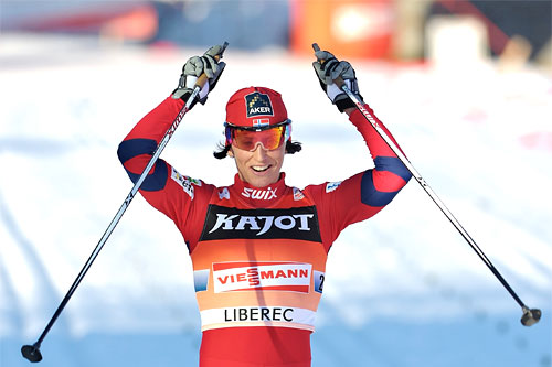 Marit Bjørgen vinner team-sprinten i verdenscupen i Liberec 2011 sammen med Maiken Caspersen Falla. Foto: Felgenhauer/NordicFocus. Marit Bjørgen vinner team-sprinten i verdenscupen i Liberec 2011 sammen med Maiken Caspersen Falla. Foto: Felgenhauer/NordicFocus.
