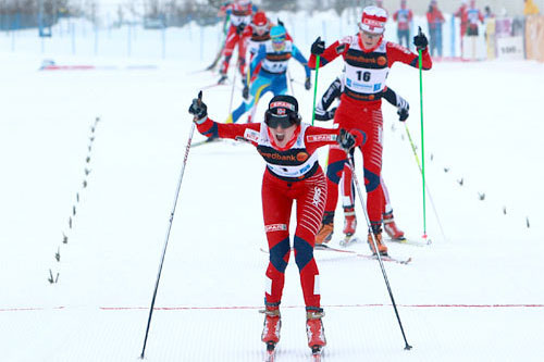 Heidi Weng, verdensmester på pursuit i junior-VM i Otepää i Estland 2011. Martine Ek Hagen følger bak inn til sølv. Foto: Erik Borg. Heidi Weng, verdensmester på pursuit i junior-VM i Otepää i Estland 2011. Martine Ek Hagen følger bak inn til sølv. Foto: Erik Borg.