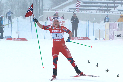 Kari Øyre Slind går Norge inn til stafett-seier i junior-VM i Otepää i Estland 2011. Foto: Erik Borg. Kari Øyre Slind går Norge inn til stafett-seier i junior-VM i Otepää i Estland 2011. Foto: Erik Borg.