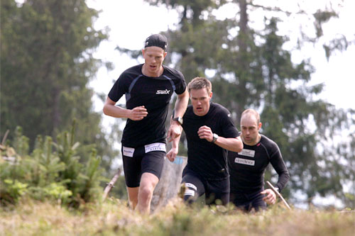 Thomas Henriksen fører an på det 2. av 3 intervalldrag i Romeriksåsen ved Gardermoen i forbindelse med Team United Bakeries samling i mai 2011. Tett på følger Anders Myrland og Jörgen Brink. Foto: Geir Nilsen/Langrenn.com. Thomas Henriksen fører an på det 2. av 3 intervalldrag i Romeriksåsen ved Gardermoen i forbindelse med Team United Bakeries samling i mai 2011. Tett på følger Anders Myrland og Jörgen Brink. Foto: Geir Nilsen/Langrenn.com.