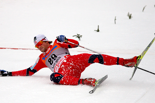 Petter Northug ga alt i innspurten og kapret 2. plassen i verdenscupåpningen på Sjusjøen 2011. Foto: Geir Nilsen/Langrenn.com. Petter Northug ga alt i innspurten og kapret 2. plassen i verdenscupåpningen på Sjusjøen 2011. Foto: Geir Nilsen/Langrenn.com.