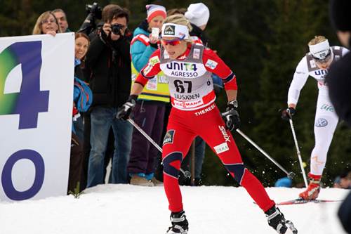 Therese Johaug kjemper på i den tøffe løypa på Sjusjøen under verdenscupen 2011. Foto: Geir Nilsen/Langrenn.com. Therese Johaug kjemper på i den tøffe løypa på Sjusjøen under verdenscupen 2011. Foto: Geir Nilsen/Langrenn.com.