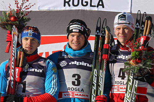 Seierspallen i herrenes sprint i verdenscupen 2011. Fra venstre: Nikolay Morilov (2), Dario Cologna (1) og Anders Gløersen (3). Foto: Hemmersbach/NordicFocus. Seierspallen i herrenes sprint i verdenscupen 2011. Fra venstre: Nikolay Morilov (2), Dario Cologna (1) og Anders Gløersen (3). Foto: Hemmersbach/NordicFocus.