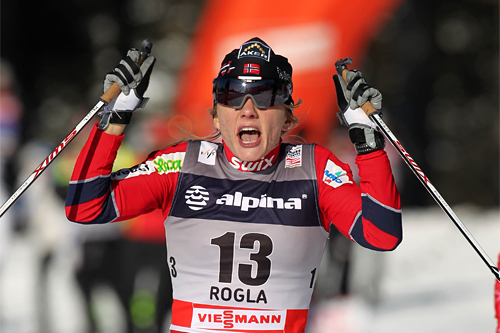 Maiken Caspersen Falla går inn til sin første verdenscupseier i forbindelse med sprinten i slovenske Rogla. Foto: Hemmersbach/NordicFocus. Maiken Caspersen Falla går inn til sin første verdenscupseier i forbindelse med sprinten i slovenske Rogla. Foto: Hemmersbach/NordicFocus.