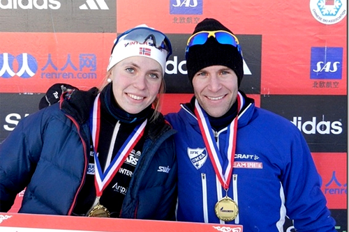 Solveig Steinsland og Anders Högberg vant åpningsetappen av Tour de Ski China 2011/2012. Foto: NordicWays. Solveig Steinsland og Anders Högberg vant åpningsetappen av Tour de Ski China 2011/2012. Foto: NordicWays.