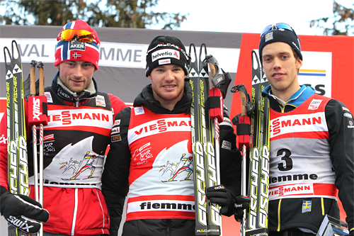 Tour de Ski 2011/2012 sammenlagt. Fra venstre: Petter Northug (3), Dario Cologna (1) og Marcus Hellner (3). Foto: Hemmersbach/NordicFocus. Tour de Ski 2011/2012 sammenlagt. Fra venstre: Petter Northug (3), Dario Cologna (1) og Marcus Hellner (3). Foto: Hemmersbach/NordicFocus.