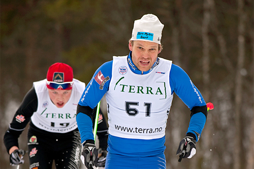Ivar Tveiten i front, med Gjøran Tefre like bak i Ustedalsfjorden Rundt 2012. I mål var rekkefølgen den samme. Arrangørfoto: Geilo IL. Ivar Tveiten i front, med Gjøran Tefre like bak i Ustedalsfjorden Rundt 2012. I mål var rekkefølgen den samme. Arrangørfoto: Geilo IL.