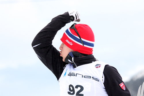 Ronny Fredrik Ansnes takker sine muskler for et sterkt NM-løp, som resulterte i sølv på 15 kilometeren på Voss 2012. Foto: Geir Nilsen/Langrenn.com. Ronny Fredrik Ansnes takker sine muskler for et sterkt NM-løp, som resulterte i sølv på 15 kilometeren på Voss 2012. Foto: Geir Nilsen/Langrenn.com.