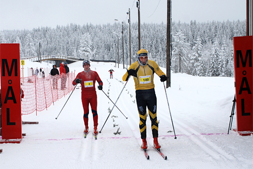 Stenfjellrunden 2012. Til venstre Stian Stærkeby Jelstad fra Rustad IL og Øyvind Viken fra Team Sport 1 Lillehammer ble stående med lik tid i resultatlista, 1:07:47. Foto: Roar Jødahl. Stenfjellrunden 2012. Til venstre Stian Stærkeby Jelstad fra Rustad IL og Øyvind Viken fra Team Sport 1 Lillehammer ble stående med lik tid i resultatlista, 1:07:47. Foto: Roar Jødahl.