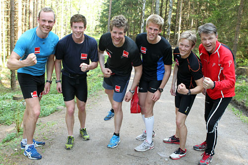 Team Veidekke, fra venstre: Kent Ove Clausen, Tydal, Andrew Musgrave, Røa, Hans Petter Lykkja, Dalguten, Ole-Marius Bach, Byåsen, Per Kristian Nygård, Vestre Spone, og trener Kåre Tønne. Morten Eilifsen var syk og ikke med på bildet. Foto: Erik Borg. Team Veidekke, fra venstre: Kent Ove Clausen, Tydal, Andrew Musgrave, Røa, Hans Petter Lykkja, Dalguten, Ole-Marius Bach, Byåsen, Per Kristian Nygård, Vestre Spone, og trener Kåre Tønne. Morten Eilifsen var syk og ikke med på bildet. Foto: Erik Borg.