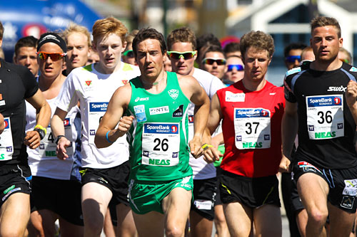 Eldar Rønning i front av feltet på Toppidrettsvekas 4. etappe, 3 km gateløp i Kristiansund 2012. Til slutt ble det også seier for løperen fra Skogn. Foto: Aapo Laiho. Eldar Rønning i front av feltet på Toppidrettsvekas 4. etappe, 3 km gateløp i Kristiansund 2012. Til slutt ble det også seier for løperen fra Skogn. Foto: Aapo Laiho.