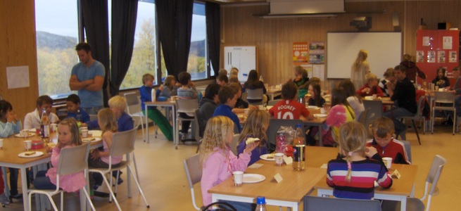 Mat 1 - Innholdsrik skoledag for elever fra Bøkfjord og Tårnet