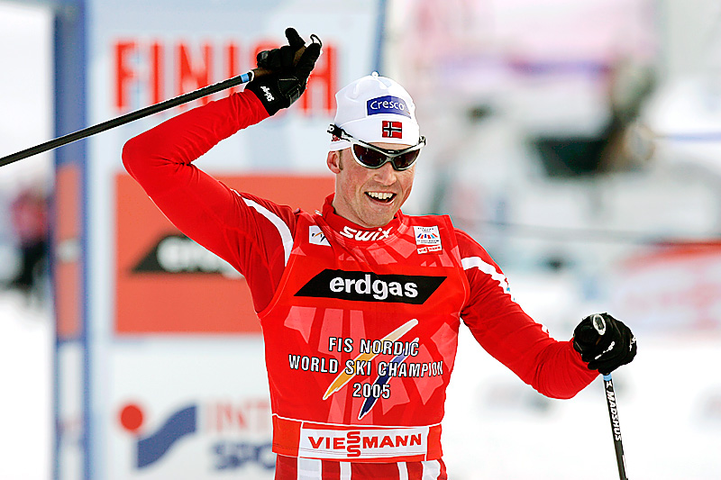 Frode Estil jubler over VM-sølv på 5-mila med fellesstart i klassisk stil i Sapporo 2007. Foto: Furtner/NordicFocus. Frode Estil jubler over VM-sølv på 5-mila med fellesstart i klassisk stil i Sapporo 2007. Foto: Furtner/NordicFocus.