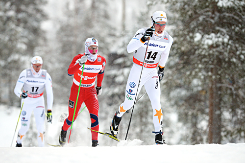Marcus Hellner i front av feltet under verdenscupen i Kuusamo i desember 2012. Foto: Felgenhauer/NordicFocus. Marcus Hellner i front av feltet under verdenscupen i Kuusamo i desember 2012. Foto: Felgenhauer/NordicFocus.