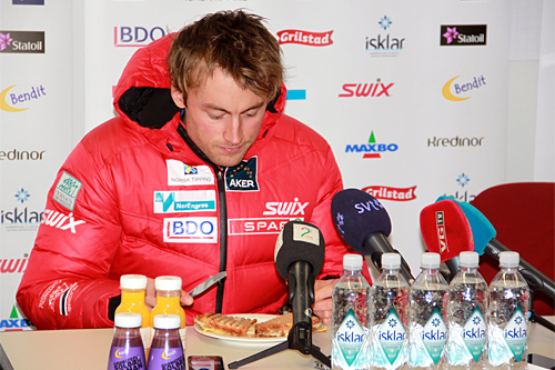 Petter Northug jr. på fredagens pressekonferanse for Tour de Ski som starter i morgen. Foto: Rune Halvorsen. Petter Northug jr. på fredagens pressekonferanse for Tour de Ski som starter i morgen. Foto: Rune Halvorsen.