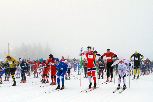 Gråvær da startskuddet for Romjulsrennet 2012 smalt på Sjusjøen ved lunsjtid søndag. Foto: Dorte Finstad. Gråvær da startskuddet for Romjulsrennet 2012 smalt på Sjusjøen ved lunsjtid søndag. Foto: Dorte Finstad.