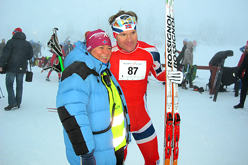 Øystein Pettersen seiret i Romjulsrennet Sjusjøen 2012. Her sammen med rennleder Lisbeth Syljuberget. Foto: Arrangør Øystein Pettersen seiret i Romjulsrennet Sjusjøen 2012. Her sammen med rennleder Lisbeth Syljuberget. Foto: Arrangør