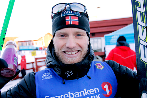 Martin Johnsrud Sundby er blant landslagsstjernene som inntar Holmenkollmarsjen 2015, bare 11 dager før VM i Falun. Her jubler han etter å ha vunnet norgesmesterskapet på 15 km fristil på Gåsbu 2013. Foto: Rasmus Kongsøre/Langrenn.com. Martin Johnsrud Sundby er blant landslagsstjernene som inntar Holmenkollmarsjen 2015, bare 11 dager før VM i Falun. Her jubler han etter å ha vunnet norgesmesterskapet på 15 km fristil på Gåsbu 2013. Foto: Rasmus Kongsøre/Langrenn.com.