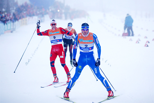 Petter Northug jr. inn til seier på 30 km med skibytte under NM på Gåsbu 2013. Like bak følger Didrik Tønseth og Martin Johnsrud Sundby til sølv og bronse. Foto: Rasmus Kongsøre/Langrenn.com. Petter Northug jr. inn til seier på 30 km med skibytte under NM på Gåsbu 2013. Like bak følger Didrik Tønseth og Martin Johnsrud Sundby til sølv og bronse. Foto: Rasmus Kongsøre/Langrenn.com.