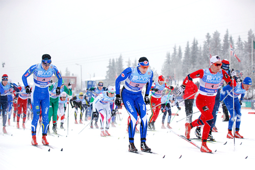 Startskuddet i NM-stafetten 2013 på Gåsbu Langrennsarena har akkurat smelt. Foto: Rasmus Kongsøre/Langrenn.com. Startskuddet i NM-stafetten 2013 på Gåsbu Langrennsarena har akkurat smelt. Foto: Rasmus Kongsøre/Langrenn.com.