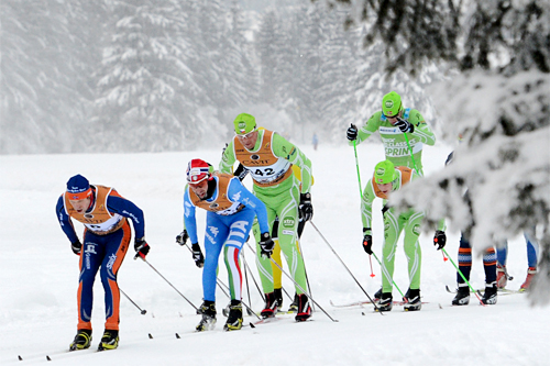 Deler av feltet i Marcialonga 2013. I front Espen Harald Bjerke fra Team Coop, mens Anders Högberg i Team Skigo ligger på halen. Foto: Rauschendorfer/NordicFocus. Deler av feltet i Marcialonga 2013. I front Espen Harald Bjerke fra Team Coop, mens Anders Högberg i Team Skigo ligger på halen. Foto: Rauschendorfer/NordicFocus.