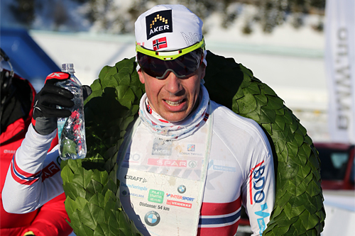 Eldar Rønning gikk de 54 kilometerne i Holmenkollmarsjen 2013 raskere enn alle andre. Foto: Magnus Nyløkken/Skiforeningen. Eldar Rønning gikk de 54 kilometerne i Holmenkollmarsjen 2013 raskere enn alle andre. Foto: Magnus Nyløkken/Skiforeningen.