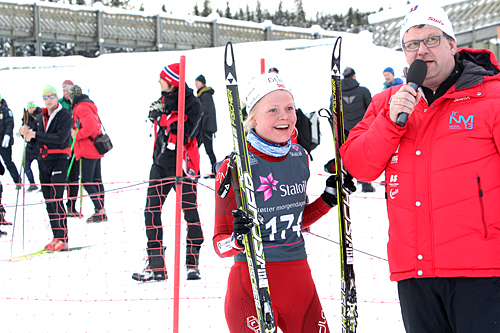 Hilde Fenne intervjues etter sin seier på 15 km fri for kvinner 19/20 år under NM for juniorer på Lillehammer 2013. Foto: Erik Borg Hilde Fenne intervjues etter sin seier på 15 km fri for kvinner 19/20 år under NM for juniorer på Lillehammer 2013. Foto: Erik Borg