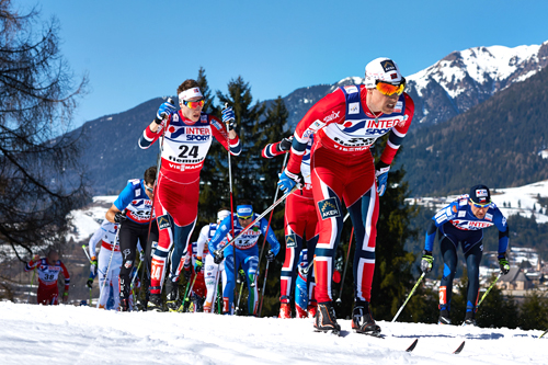 Eldar Rønning på vei mot det som endte med en hederlig 5. plass på 50 km fellesstart i klassisk stil i Val di Fiemme 2013. Like bak ser vi Petter Eliassen med startnr. 24. Foto: Felgenhauer/NordicFocus. Eldar Rønning på vei mot det som endte med en hederlig 5. plass på 50 km fellesstart i klassisk stil i Val di Fiemme 2013. Like bak ser vi Petter Eliassen med startnr. 24. Foto: Felgenhauer/NordicFocus.