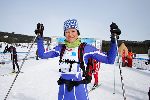 Elin Tora Hoel Sjaastad smiler fornøyd etter å ha ha blitt raskeste dame fra Rena til Lillehammer i FredagsBirken 2013. Foto: Geir Nilsen/Langrenn.com. Elin Tora Hoel Sjaastad smiler fornøyd etter å ha ha blitt raskeste dame fra Rena til Lillehammer i FredagsBirken 2013. Foto: Geir Nilsen/Langrenn.com.