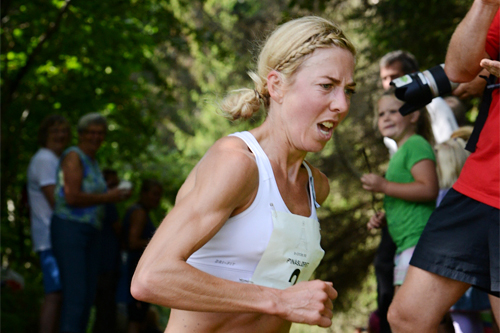 Kristin Størmer Steira vant i dag 10000 meter under NM på Jessheim. Her er hun på vei mot seier i Pinåsløpet 2013. Arrangørfoto. Kristin Størmer Steira vant i dag 10000 meter under NM på Jessheim. Her er hun på vei mot seier i Pinåsløpet 2013. Arrangørfoto.