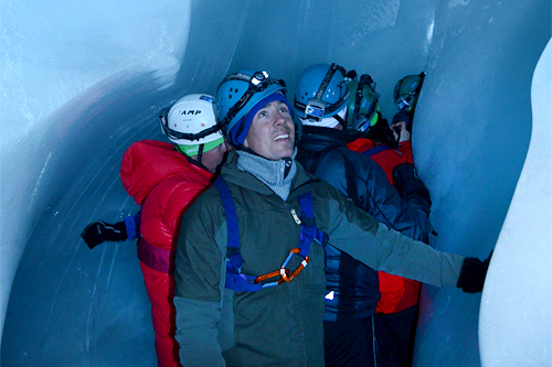 I forbindelse med Svalbard Skimaraton på tampen av sesongen 2012-2013 fikk Eldar Rønning blant annet med seg en grotte-tur. Arrangørfoto. I forbindelse med Svalbard Skimaraton på tampen av sesongen 2012-2013 fikk Eldar Rønning blant annet med seg en grotte-tur. Arrangørfoto.
