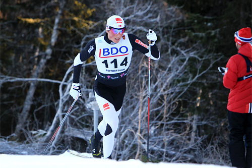 Emil Iversen har hatt en strålende start på sesongen og leder SkanCup i suveren stil etter å ha hatt klippekort på seierspallen så langt denne vinteren. Foto: Geir Nilsen/Langrenn.com. Emil Iversen har hatt en strålende start på sesongen og leder SkanCup i suveren stil etter å ha hatt klippekort på seierspallen så langt denne vinteren. Foto: Geir Nilsen/Langrenn.com.