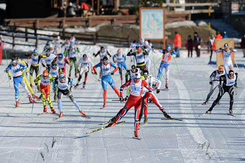 Petter Northug jr. er jaget av et stort felt på oppløpet, men holder ryggen fri og vinner La Sgambeda 2013. Foto: Rauschendorfer/NordicFocus. Petter Northug jr. er jaget av et stort felt på oppløpet, men holder ryggen fri og vinner La Sgambeda 2013. Foto: Rauschendorfer/NordicFocus.