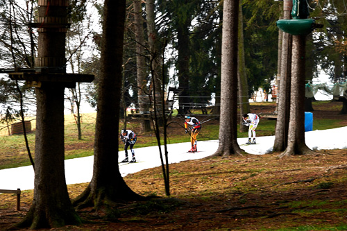Det var lite snø også da verdenscupen ble arrangert siste helgen før jul 2013 i italienske Asiago. Foto: Felgenhauer/NordicFocus. Det var lite snø også da verdenscupen ble arrangert siste helgen før jul 2013 i italienske Asiago. Foto: Felgenhauer/NordicFocus.