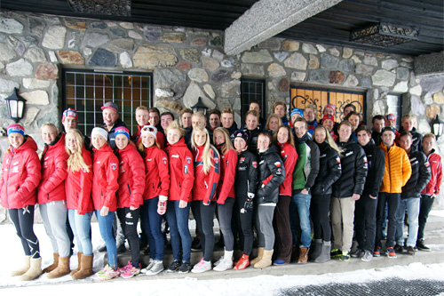 Juniorlandslaget, samt også noen løpere fra NTG, samlet på Spåtind Sport Hotel i samband med jula 2013. Foto: Spåtind Sport Hotel. Juniorlandslaget, samt også noen løpere fra NTG, samlet på Spåtind Sport Hotel i samband med jula 2013. Foto: Spåtind Sport Hotel.