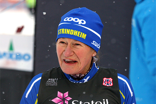 I en alder av 57 år gjorde Berit Aunli comeback, da hun gikk andre etappe for Strindheims andrelag under NM-stafetten 2014. Nå er hun også ventet til start i Flyktningerennet. Foto: Geir Nilsen/Langrenn.com. I en alder av 57 år gjorde Berit Aunli comeback, da hun gikk andre etappe for Strindheims andrelag under NM-stafetten 2014. Nå er hun også ventet til start i Flyktningerennet. Foto: Geir Nilsen/Langrenn.com.