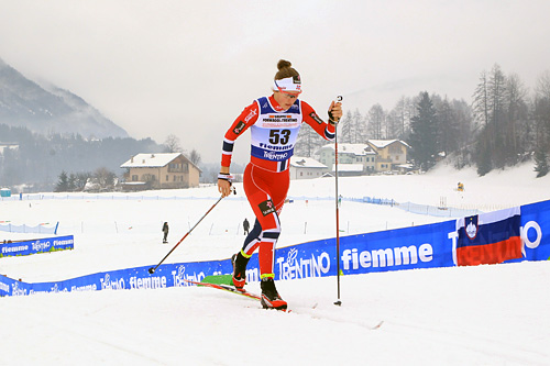Tiril Udnes Weng underveis i 5-kilometeren der hun ble nummer 12 under Junior-VM i Val di Fiemme 2014. Foto: Erik Borg. Tiril Udnes Weng underveis i 5-kilometeren der hun ble nummer 12 under Junior-VM i Val di Fiemme 2014. Foto: Erik Borg.