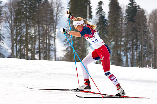 Astrid Uhrenholdt Jacobsen ute i OL-sprinten i Sotsji 2014. Da det hele var over endte fasiten på en sterk 4. plass, tross stavbrekk underveis i selve finalen. Foto: NordicFocus. Astrid Uhrenholdt Jacobsen ute i OL-sprinten i Sotsji 2014. Da det hele var over endte fasiten på en sterk 4. plass, tross stavbrekk underveis i selve finalen. Foto: NordicFocus.