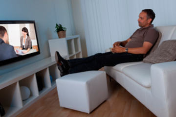 bs-Man-Watching-tv-56895992-300