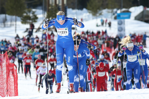 Ine Løvlien i front på vei ut fra starten på 15 kilometer i Ingalåmi 2014. Foto: Geir Olsen/Ingalåmi/Birken. Ine Løvlien i front på vei ut fra starten på 15 kilometer i Ingalåmi 2014. Foto: Geir Olsen/Ingalåmi/Birken.