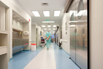 bs-Blurred-doctor-21666875-300