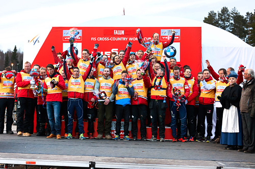 Den norske verdenscuptroppen i Falun jubler over at Norge har blitt beste nasjon gjennom hele sesongen. Foto: Felgenhauer/NordicFocus. Den norske verdenscuptroppen i Falun jubler over at Norge har blitt beste nasjon gjennom hele sesongen. Foto: Felgenhauer/NordicFocus.