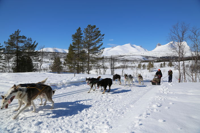 Torstein Lerhol på besøk i Valnesfjord Torstein Lerhol på besøk i Valnesfjord