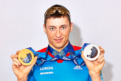 Alexander Legkov med medaljer fra Sotsji-OL 2014, blant annet gullet fra 5-mila. Foto: Nordic Focus. Alexander Legkov med medaljer fra Sotsji-OL 2014, blant annet gullet fra 5-mila. Foto: Nordic Focus.