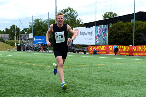 På overbevisende vis tok Joar Thele seg gjennom Nordmarka Skogsmaraton 2014 og vant hele løpet med god margin og på den sterke tiden 2 timer og 37 minutter. Foto: Arne Martin Torgersen. På overbevisende vis tok Joar Thele seg gjennom Nordmarka Skogsmaraton 2014 og vant hele løpet med god margin og på den sterke tiden 2 timer og 37 minutter. Foto: Arne Martin Torgersen.