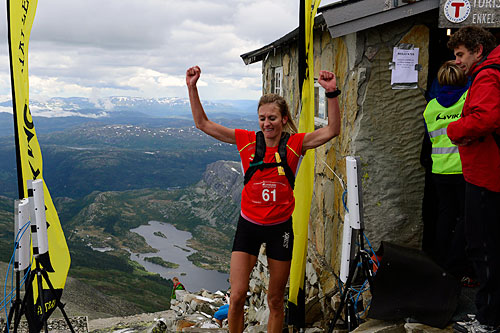 Merete Weng ble første kvinne til topps i Viking Challenge 2014. I helgen ble det seier og ny rekord under Bringenatten Opp. Foto: Endre Løvaas / Viking Fottøy. Merete Weng ble første kvinne til topps i Viking Challenge 2014. I helgen ble det seier og ny rekord under Bringenatten Opp. Foto: Endre Løvaas / Viking Fottøy.